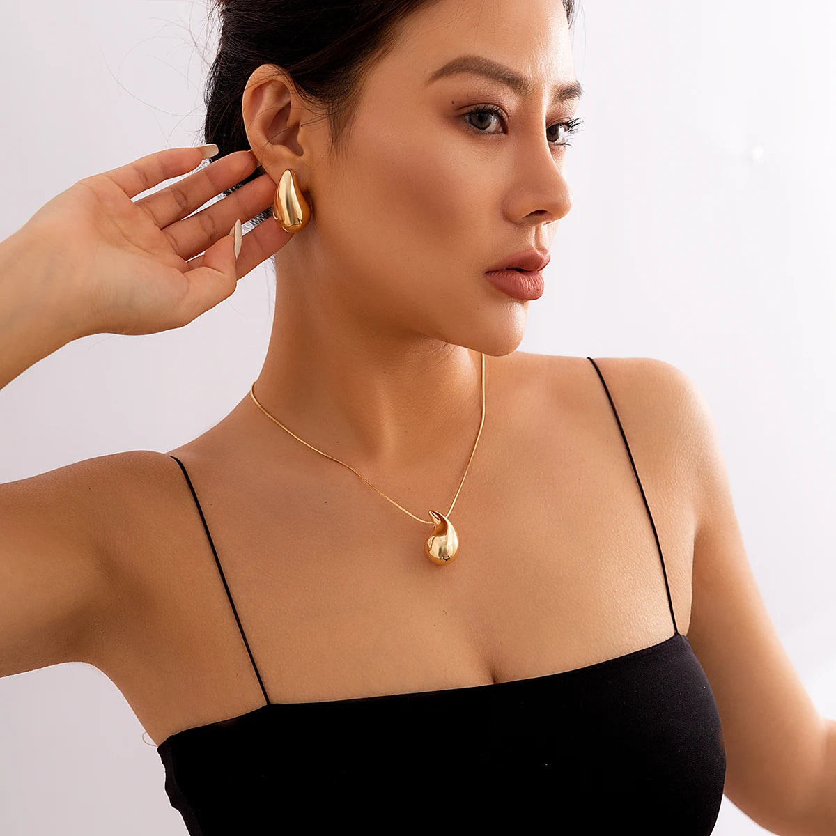 2Pcs Exquisite Snake Chain Beans Pea Pendant Choker Necklace Stud Earrings for Women Vintage Glossy Tear Aesthetic Jewelry Set
