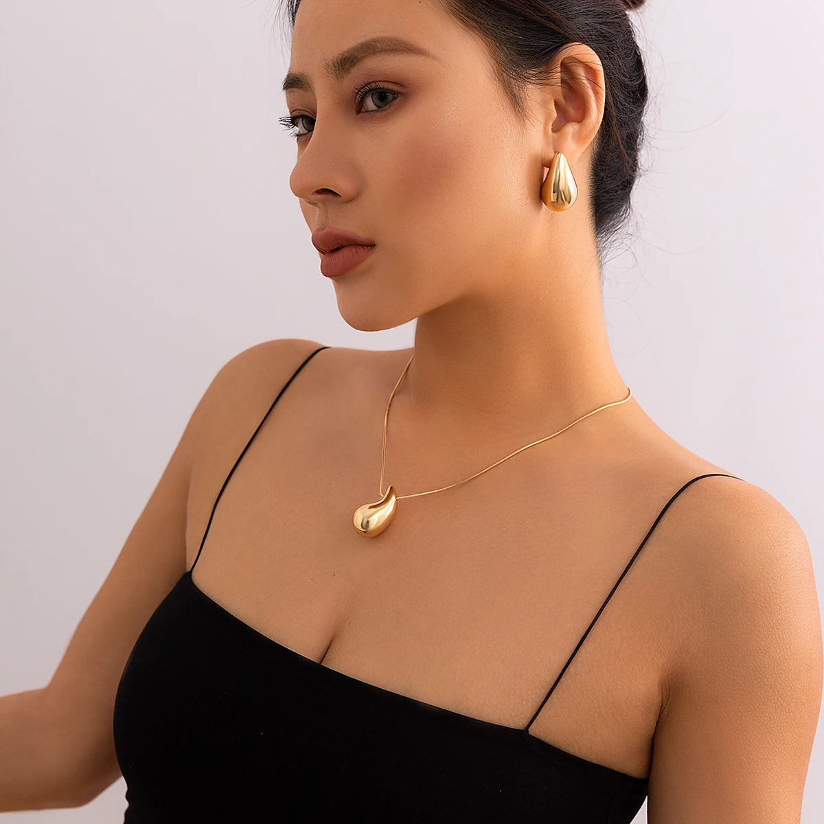 2Pcs Exquisite Snake Chain Beans Pea Pendant Choker Necklace Stud Earrings for Women Vintage Glossy Tear Aesthetic Jewelry Set